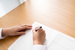 【23卒】IT企業の履歴書は手書きかPCか？手書きはむしろ不利なのか